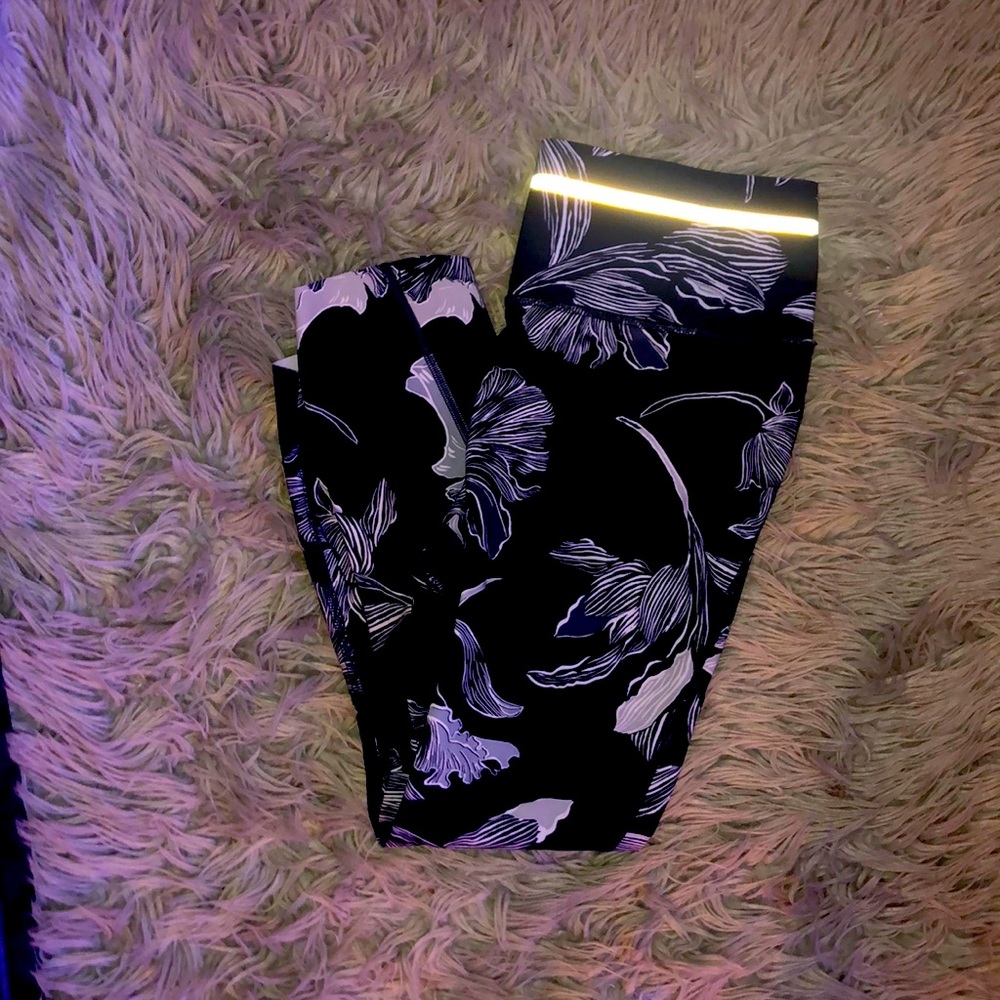 cute blue flower leggings!